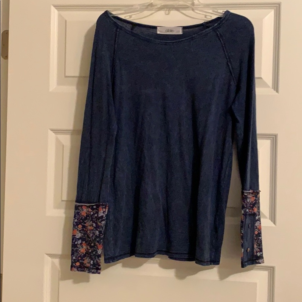 Cozy shirt with arm detail
